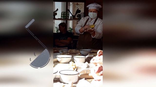 Француз учится лепить пельмени в гостях у купца Смирнова. Comment Preparer Des Raviolis. Miass