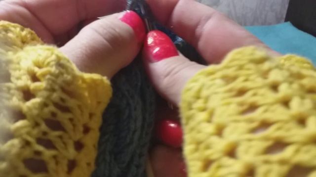 Шапка спицами для начинающих "Жгуты". Пошагово. Закрытие макушки. 2/2 часть. смотреть онлайн