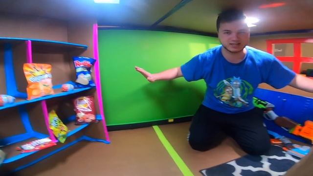 24 HOUR BILLIONAIRE BOX FORT ELEVATOR CHALLENGE 4 STORY! Mini Golf, Toys, Gaming Room & More! смотреть онлайн