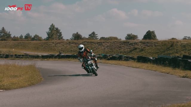 Wer ist der Schnellste? 1000PS-Battle mit Honda Dax und Monkey auf der SuperMoto-Strecke смотреть онлайн
