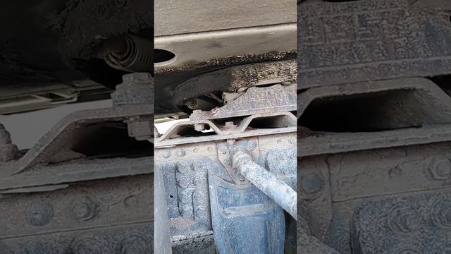 Замена подушек под седлом Ивеко курсор смотреть онлайн