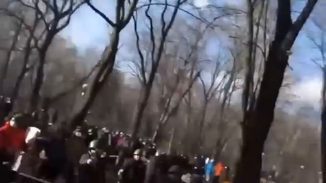Беркут и ополченцы мочат майданутых ! 20 feb 2014 Kiev смотреть онлайн