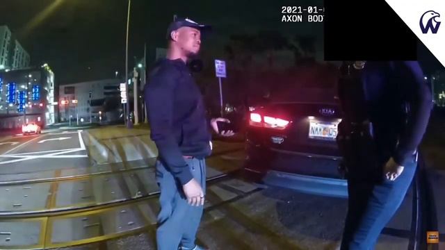 Police TOUCHES Men's Private Part Inappropriately! смотреть онлайн