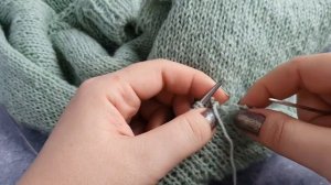 Закрытие полой резинки 1*1 иглой.