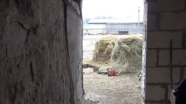 ЛИШИЛИСЬ ЕЩЁ ОДНОЙ ГОЛОВЫ, ОДИН ДЕНЬ В ДЕРЕВНЕ смотреть онлайн