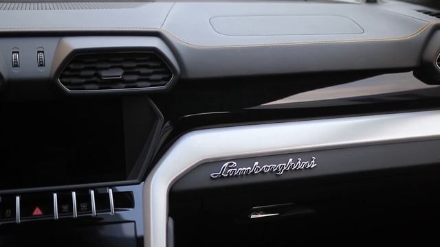 Our Lamborghini Urus Review in 90 Seconds! (Midway Car Rental) смотреть онлайн