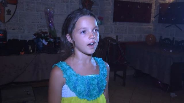 15 июля 2016.  Трогательная песня Лизочки для бабули