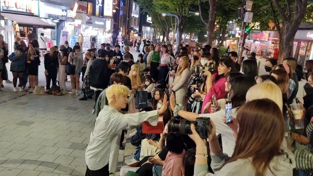 WEDNESDAY. AQA. FANTASTIC BUSKING ENDING SKETCH. HONGDAE STREET. смотреть онлайн