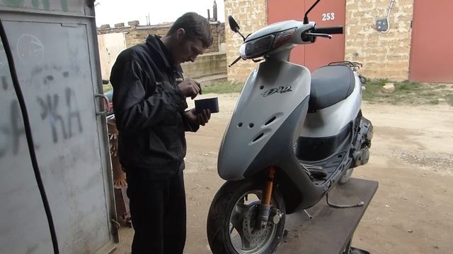 [18+]Экспресс ремонт Dio 35: замена датчика топлива