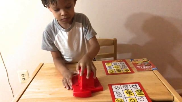 Remy plays learning game Zingo Bingo Sight Words смотреть онлайн