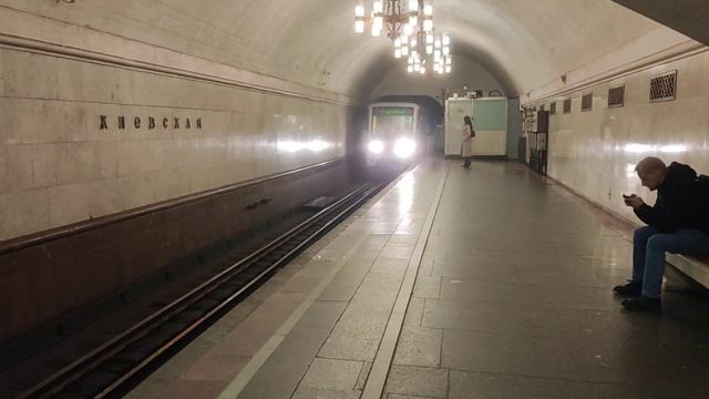 Поезд Русич 81-740.1/741.1 на станции Киевская (3) АПЛ