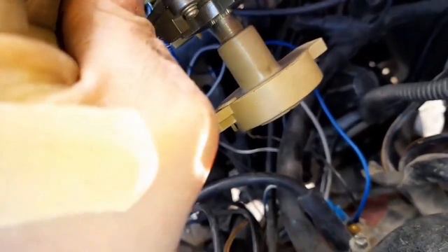 Почему даже если есть искра двигатель не заводится. смотреть онлайн