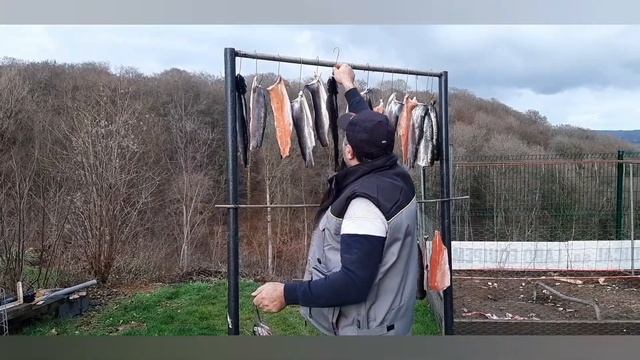 Копченая рыба - ձկան կապտիտ - Poisson fumé смотреть онлайн