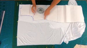 Как сшить женский лонгслив за пол часа. Простое моделирование и раскрой.mp4