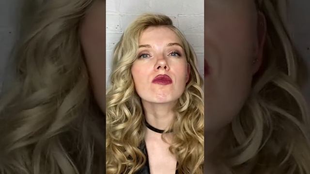 Ривердейл. Прическа Элис Купер в молодости. Кто хочет урок? смотреть онлайн