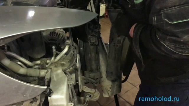 ШКОДА ОКТАВИЯ. Меняем радиатор кондиционера. смотреть онлайн