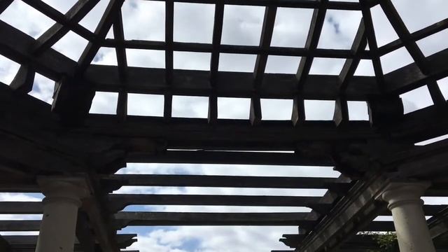 Explore London! The Hampstead Pergola смотреть онлайн