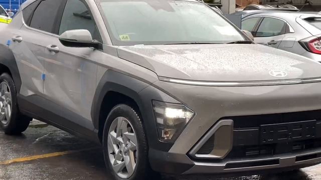 Colour Demonstration - Cyber Grey - Hyundai Kona #hyundaikona #cyber #grey #colour смотреть онлайн