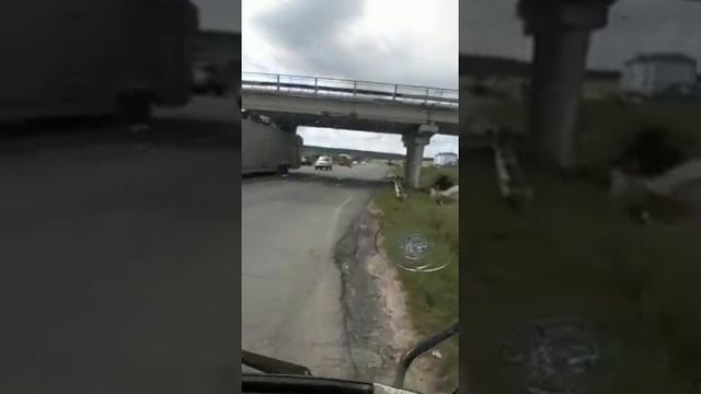 Уссурийск, раздолбали машина о мост смотреть онлайн