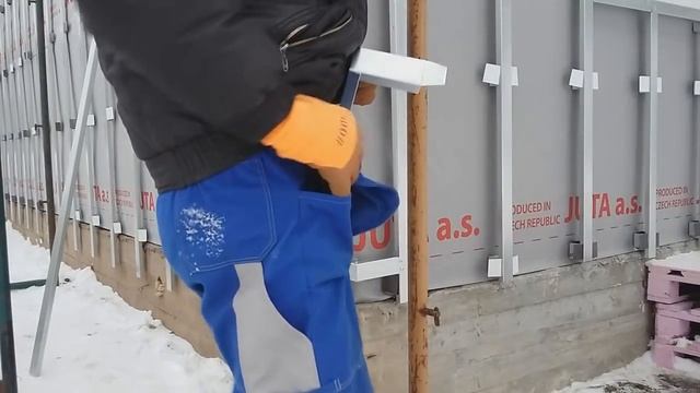 КАК ПРАВИЛЬНО СДЕЛАТЬ НАРУЖНЫЙ УГОЛ ИЗ МЕТАЛЛО -ПРОФИЛЯ НА ФАСАДЕ ДОМА смотреть онлайн