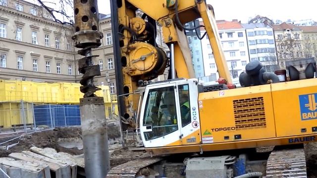 Bauer BG 36H Drilling