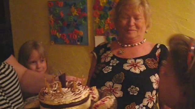 Мамин день рождения - 75 лет смотреть онлайн