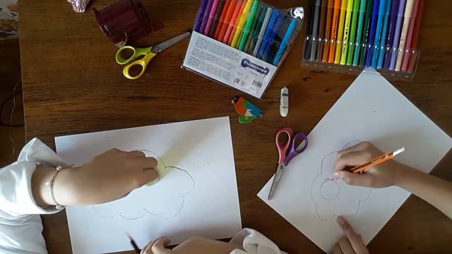 Делаем с подругой клубникой облака для канала!