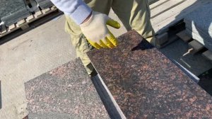 Наружняя облицовка гранитными плитами в загородном строительстве