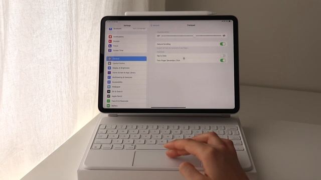 Apple Magic Keyboard (White) iPad 11-inch Unboxing + Set up + Review смотреть онлайн