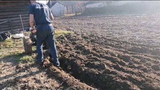Вспашка А-ля самодельным мотоблоком с догруженым передом смотреть онлайн