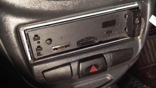 Как вытащить магнитолу из штатного крепления смотреть онлайн