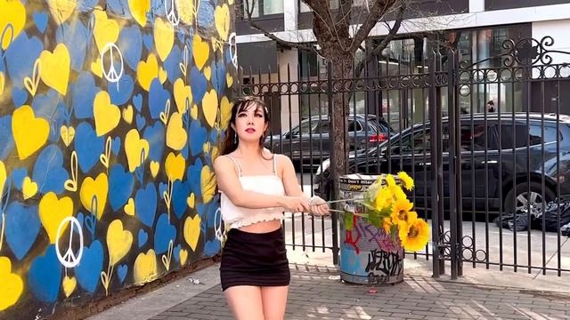 Hearts and sunflowers - Dance for peace ????☮️? Music: BACHATICA by Leslie Grace смотреть онлайн