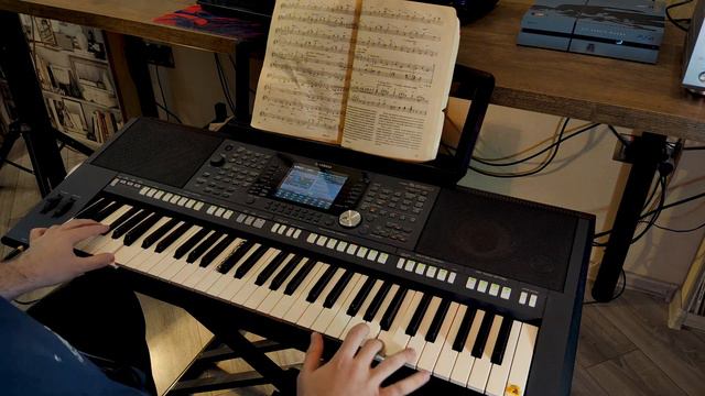 Piotr Tchaikovsky - Waltz of the Flowers on keyboard(Пётр Чайковский-Вальс цветов на синтезаторе) смотреть онлайн