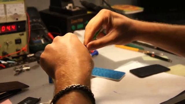 Как снять заднюю панель iPhone 44S смотреть онлайн