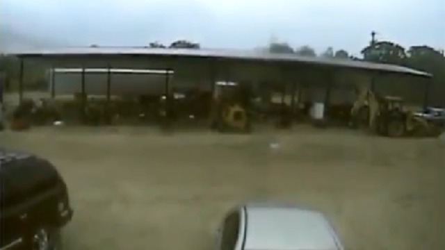 Торнадо снёс гаражи смотреть онлайн