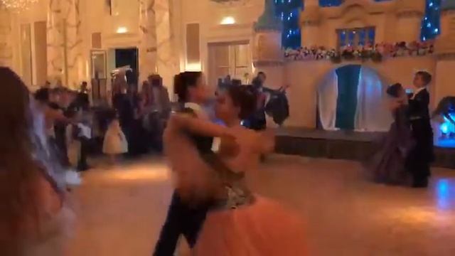 Новогодний Венский Фигурный Вальс смотреть онлайн