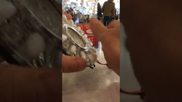 Светильники со светодиодной подсветкой FERON CD914 в лаковом натяжном потолке в интерьере спальне. смотреть онлайн