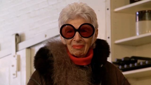 УРОКИ СТИЛЯ ОТ 100 ЛЕТНЕЙ ЛЕДИ Стиль Айрис Апфель Икона стиля, коллекционер аксессуаров @style... смотреть онлайн