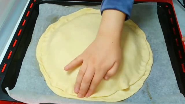 РАМАЗОНГА ОСОНГИНА ТЕЗ ТАЙЁР БУЛАДИГАН МАЗЗАЛИ ГУШТЛИ ПИРОГ! МЯСНОЙ ПИРОГ ГОТОВИТСЯ ОЧЕН БЫСТРО! смотреть онлайн