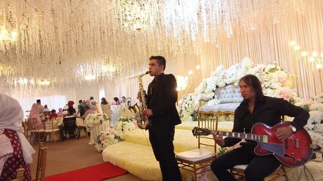 Perfect Ed Sheeran live saxophone cover wedding Malaysia смотреть онлайн