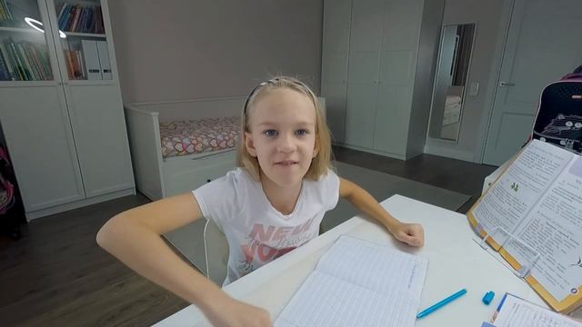 Мой день - школьный влог делаю уроки. Школьные истории, учись со мной. Влог 24 часа / school vlog смотреть онлайн