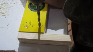 Как распилить горбатые и кривые доски ровно с помощью строительного уровня. Всё просто!