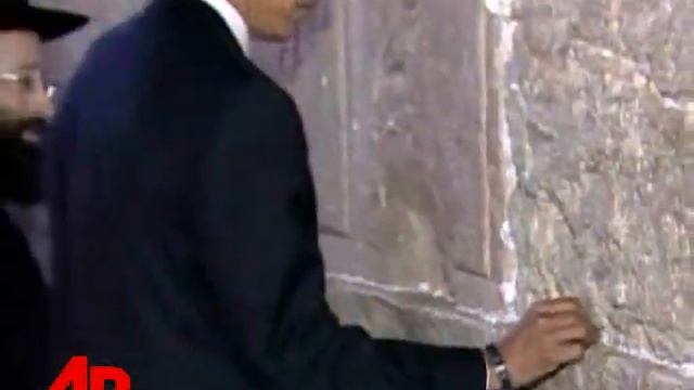 Raw Video: Obama Tours Western Wall смотреть онлайн