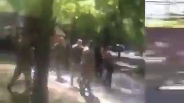 Видео Дмитрий Дым: депутата от Оппоблока закидали яйцами и мукой смотреть онлайн