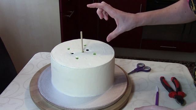 Двухъярусный торт с живыми цветами. Подробное видео. смотреть онлайн