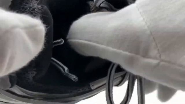How do you think of my white grey balenciaga track? смотреть онлайн