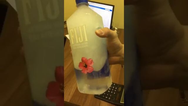 Вода Фиджи Замерзает при встряхивании смотреть онлайн