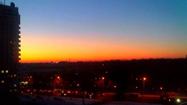 Восход солнца в морозную ясную погоду в Кемерово смотреть онлайн