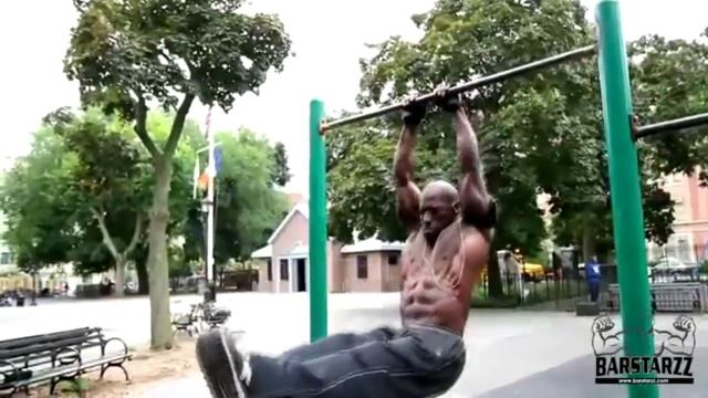 Накачаться на турнике. Топ-5 накачанных турникменов Street Workout. смотреть онлайн