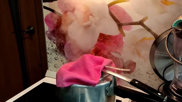 Мясо тушёное в скороварке СССР так называемая "тушёнка". смотреть онлайн